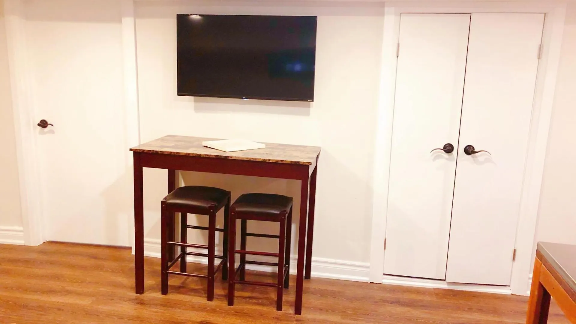 Lawrence Garden Guesthouse Toronto Canada